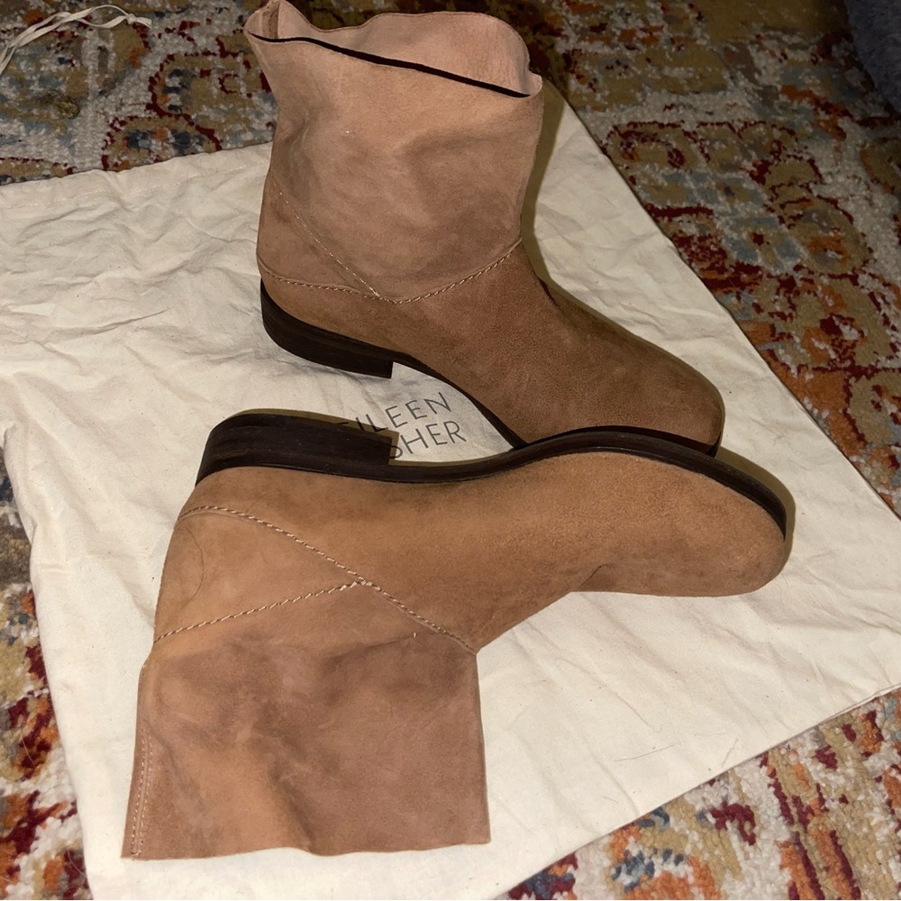NWOB! Eileen Fisher 5.5 Super Soft Tan Suede Booties w Sleeper